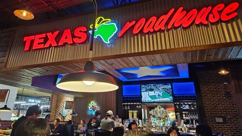 Texas Roadhouse interior