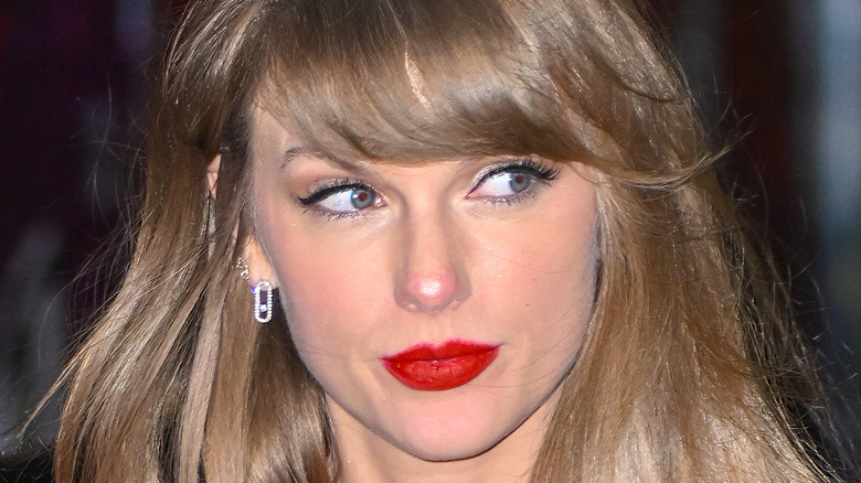 close up of taylor swift
