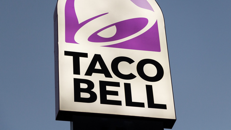 Taco Bell sign 