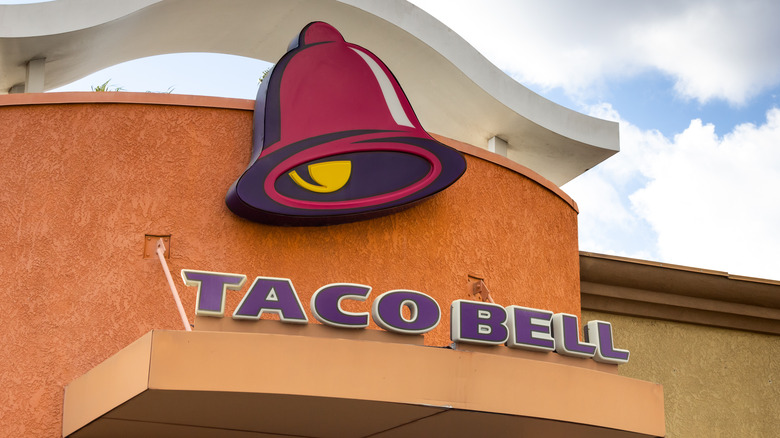 image of Taco Bell exterior