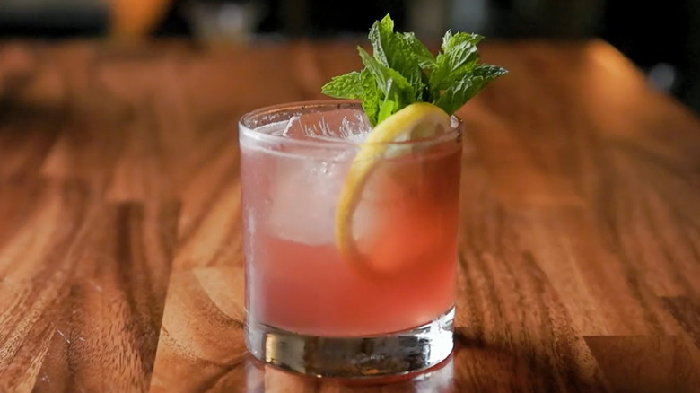 A gin daisy