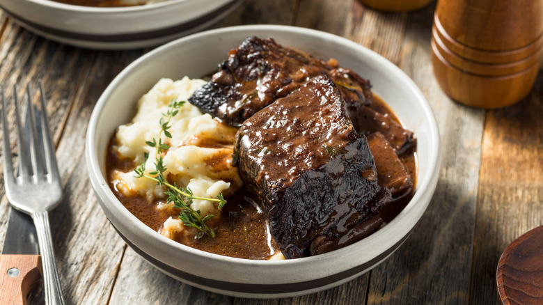 braised beef short ribs with mashed potatoes