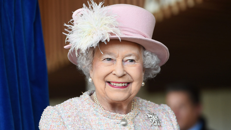 Queen Elizabeth in pink hat