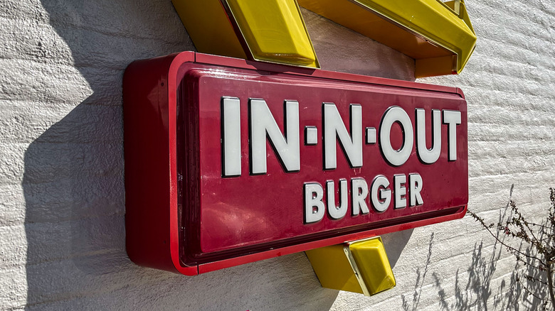 In-N-Out restaurant sign