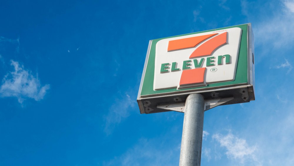 7-eleven sign