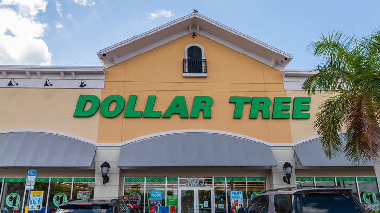 Dollar Tree storefront