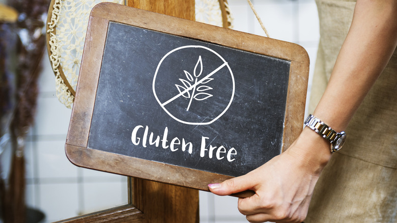 chalkboard sign reading "gluten free"