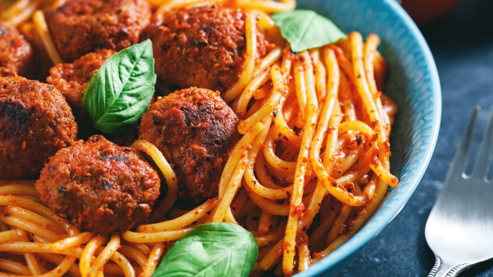 bowl of spaghetti and meatballs