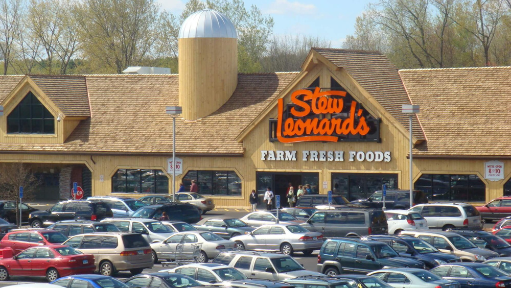 Stew Leonard's Exterior