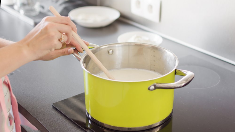 woman making bechamel sauce