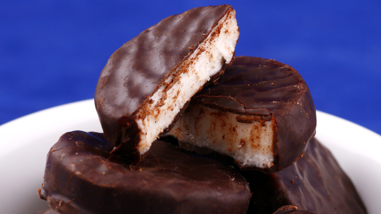 <a href="https://www.mashed.com/1736377/condensed-milk-homemade-peppermint-patties/" target="_blank">The Type Of Milk You Need For Perfect Homemade Peppermint Patties</a>