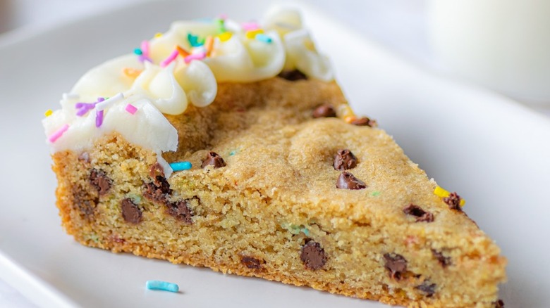 Chocolate chip cookie cake