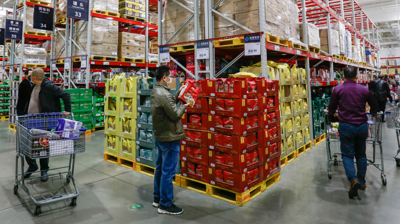 Sam's Club shoppers