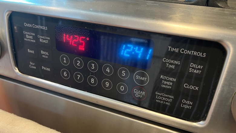 Oven temperature screen reading 425 F
