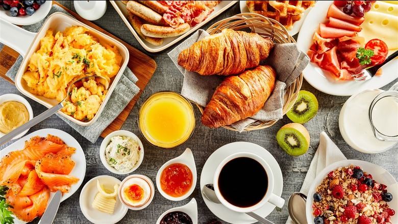 A table full of breakfast foods