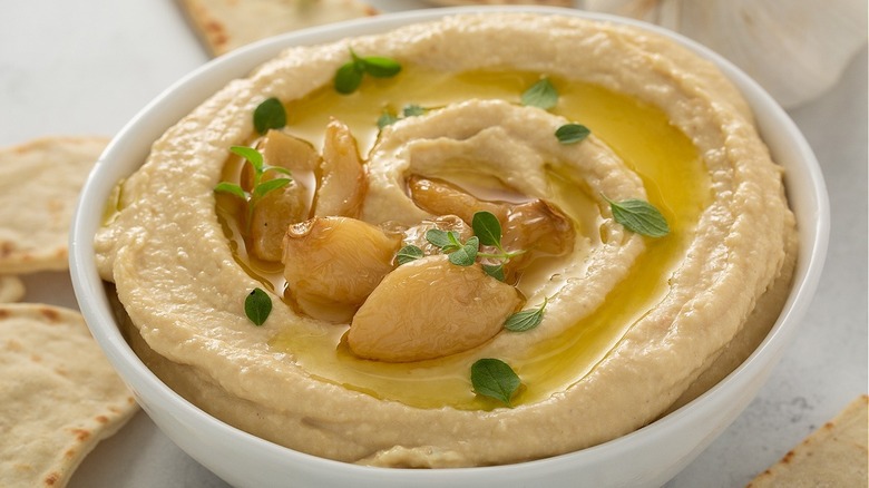 garlic-topped white bean hummus