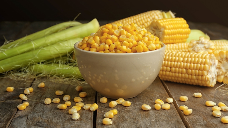 Corn on the cob and corn kernels