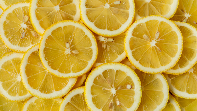 Sliced lemons