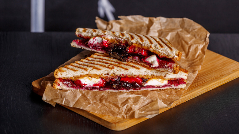 Sandwich made of peanut butter, jam, and marshmallows