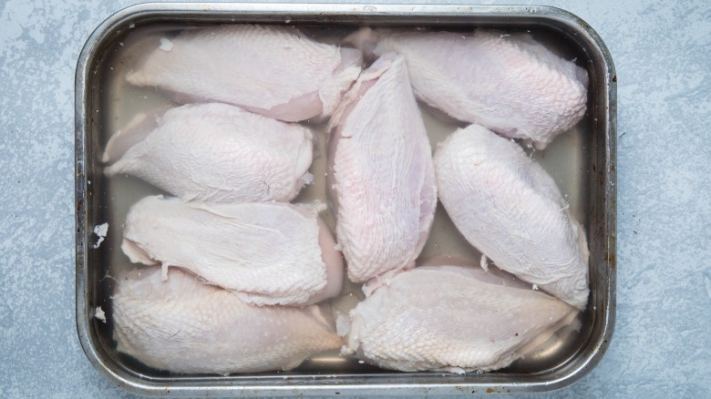 chicken breasts brining