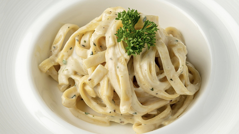 alfredo pasta with garnish