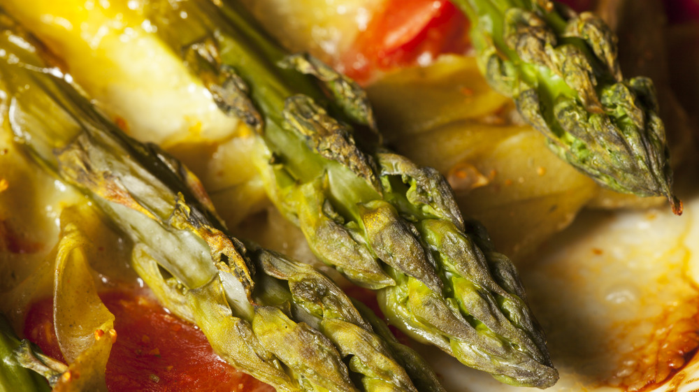 Green asparagus cooked