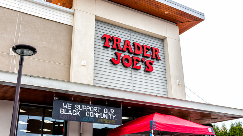 trader joe's storefront