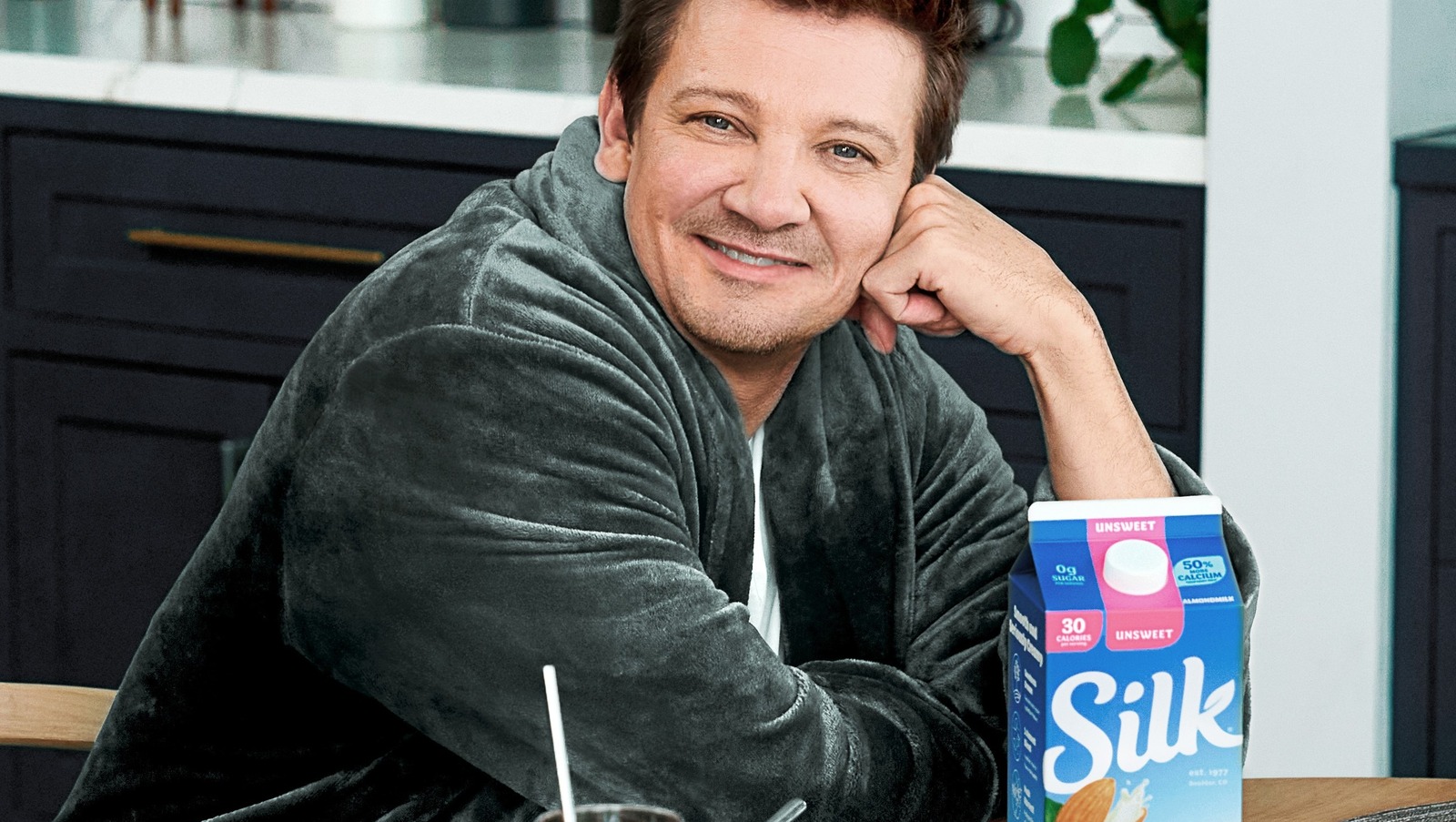 The Unexpected Tailgating Food 49ers Superfan Jeremy Renner Loves - Exclusive