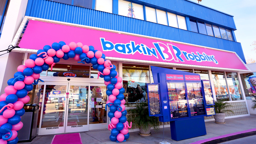 Exterior of a Baskin-Robbins outlet