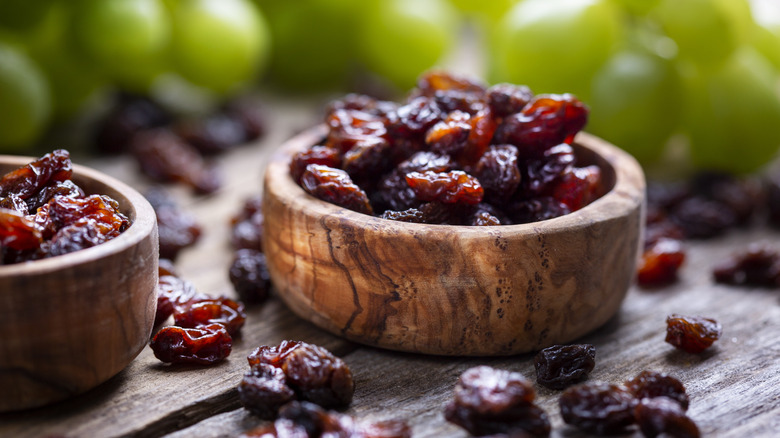 Raisins in wooden bowls