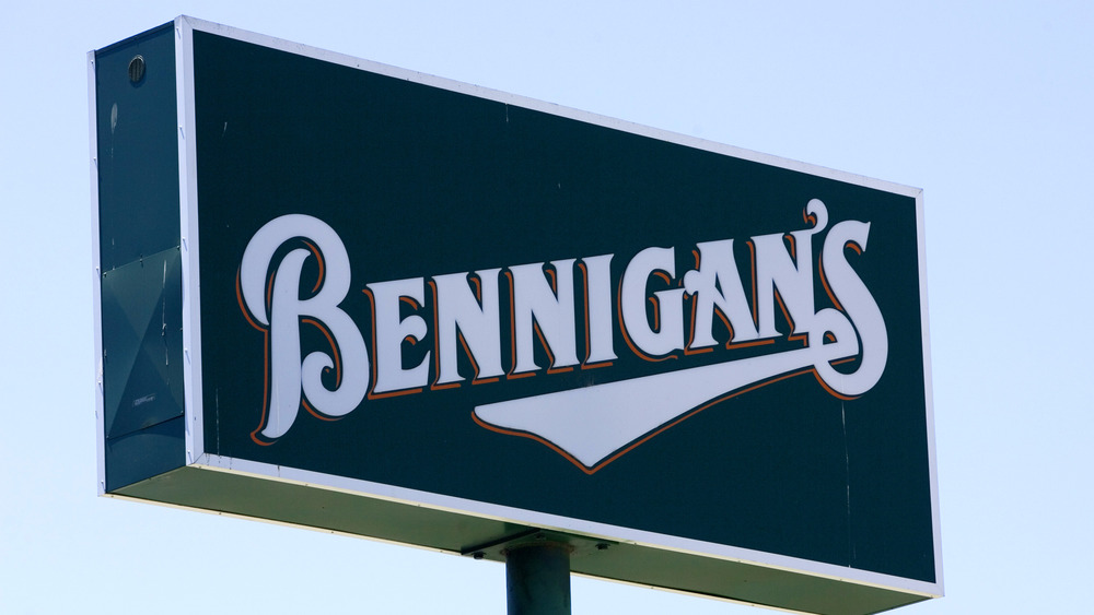 Bennigan's sign
