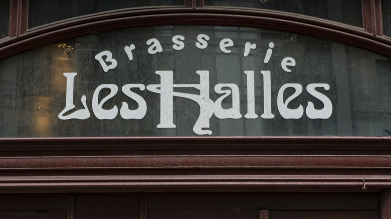 Brasserie Les Halles sign