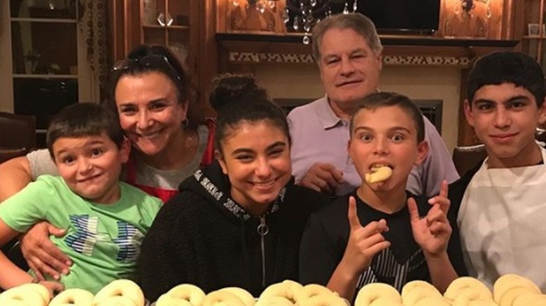 Lisa Valastro's mother is a baker