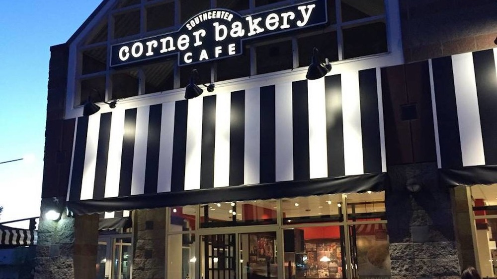 Corner Bakery Cafe exterior