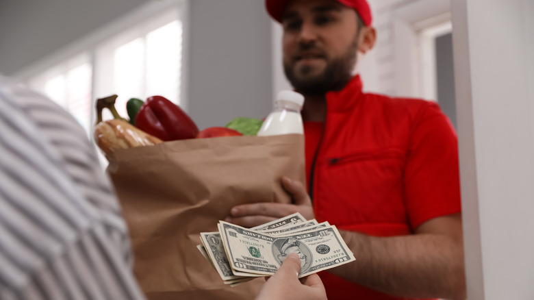 customer paying delivery driver tip