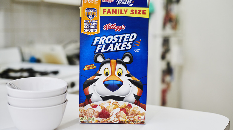 box of Frosted Flakes with bowls 