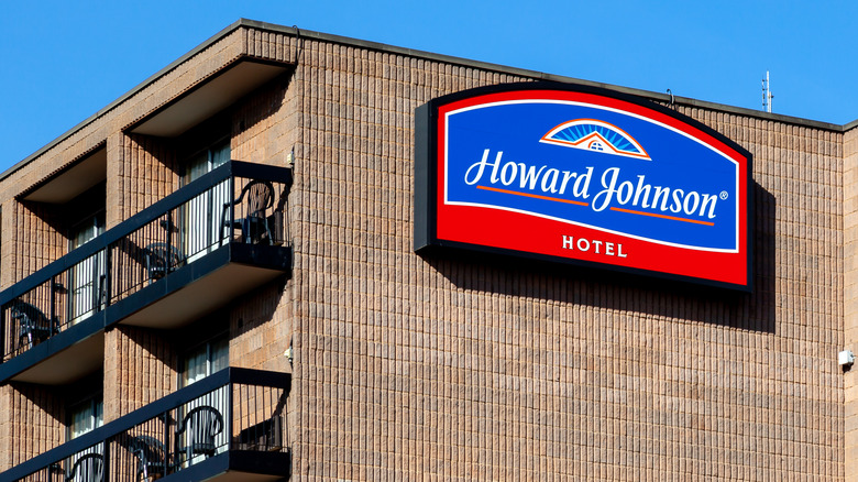 Howard Johnsons hotel signage