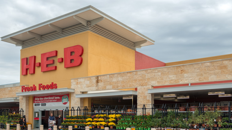 H-E-B storefront 