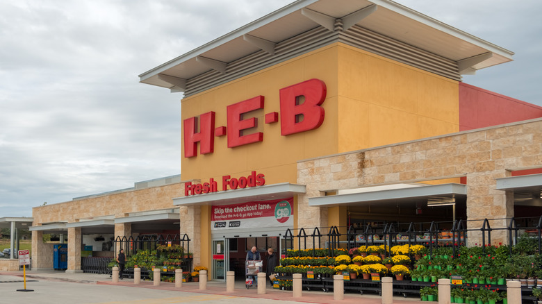 H-E-B storefront
