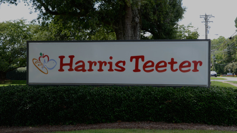 Harris Teeter sign