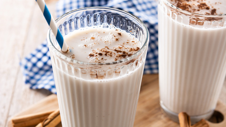 horchata in glasses