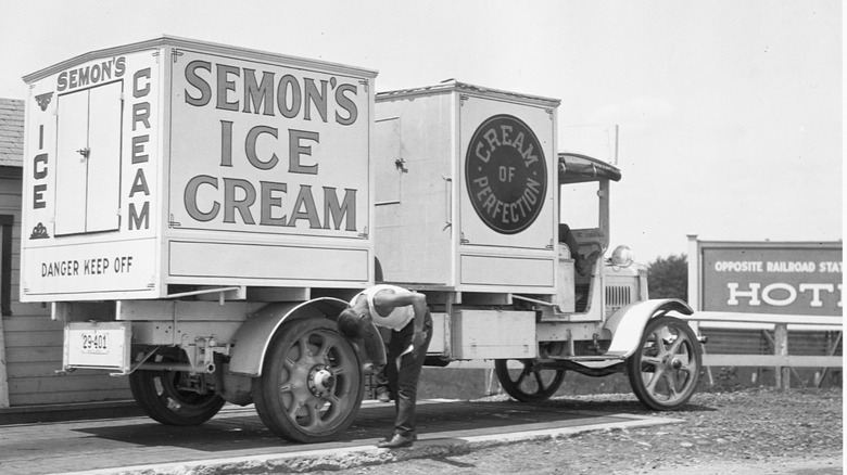 Old ice cream truck