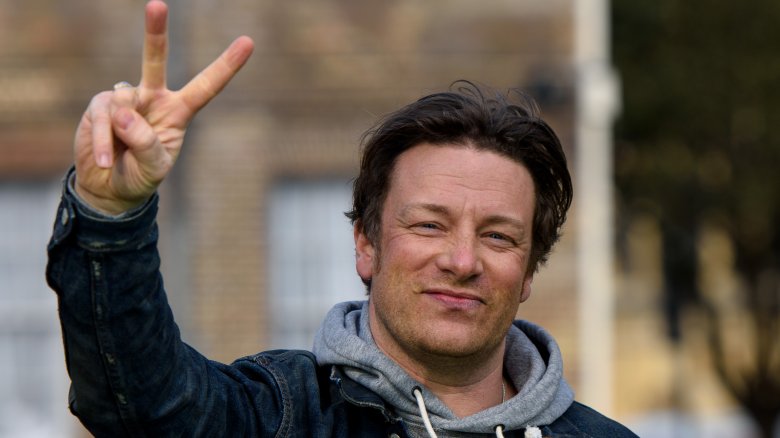 Video Jamie Oliver serves up 5-ingredient recipes from his latest cookbook  - ABC News