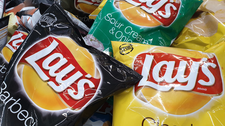 Pile of Lay's potato chips  