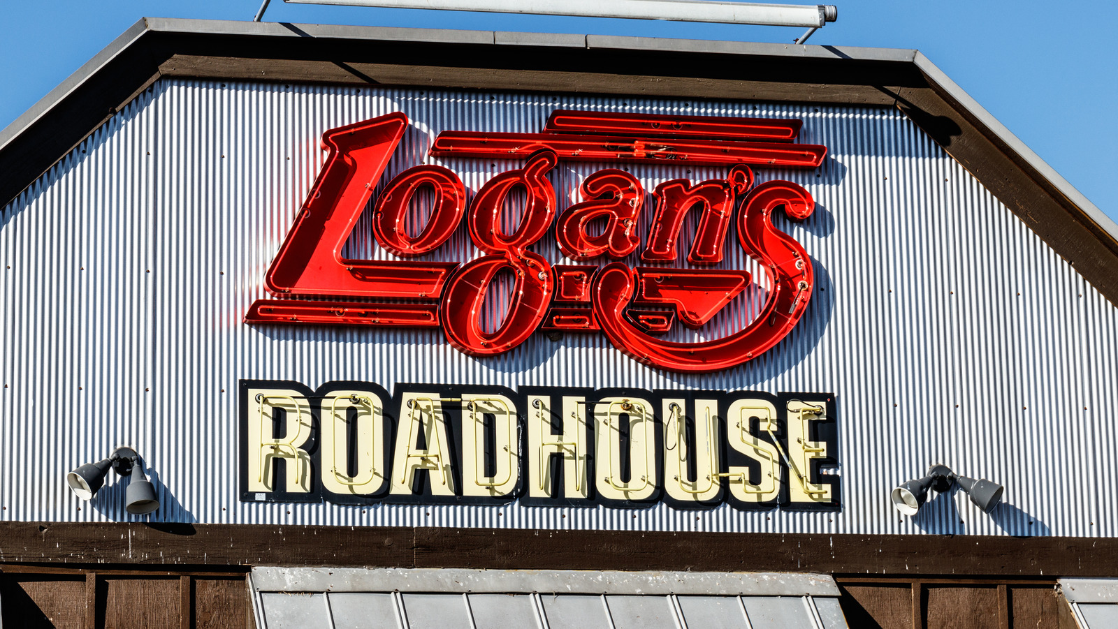 The Untold Truth Of Logan's Roadhouse