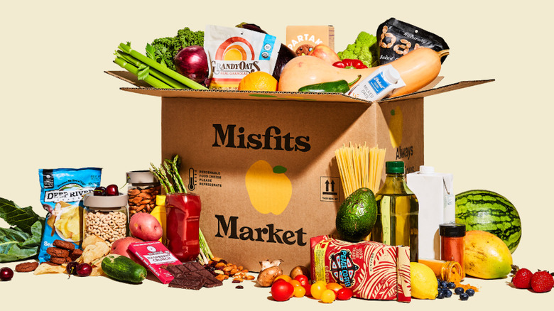 box of misfits market produce