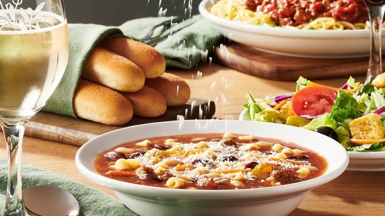 Olive Garden is raising its wages. That's not the full story