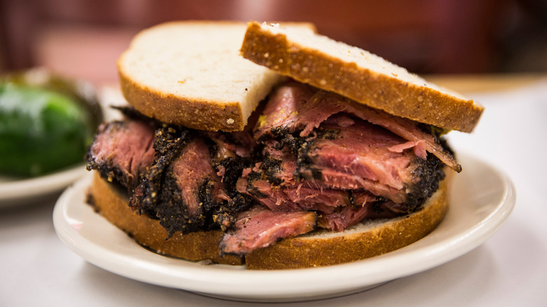 pastrami sandwich on rye