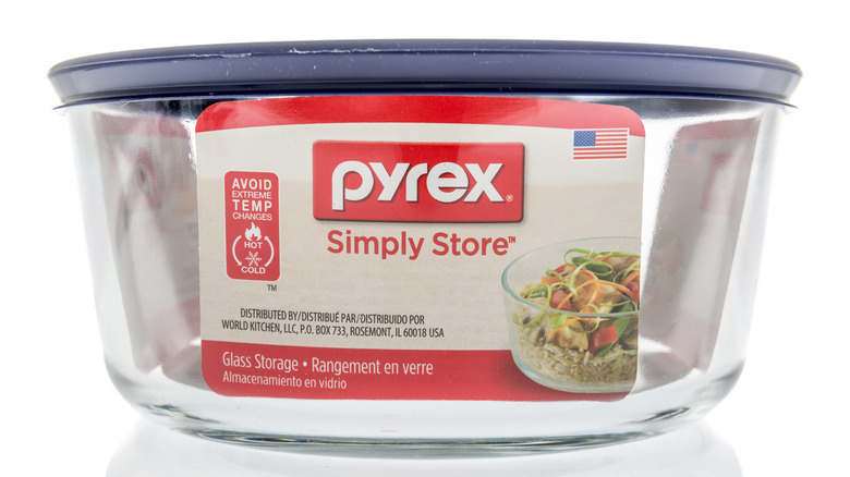 Pyrex mixing bowl with lid
