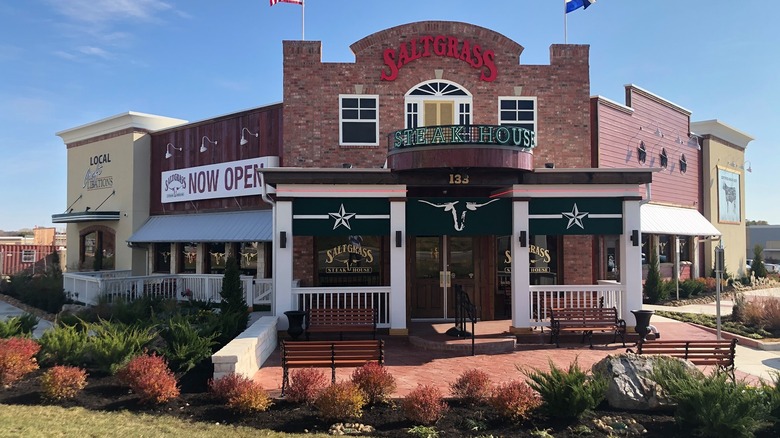 Saltgrass Steakhouse restaurant exterior